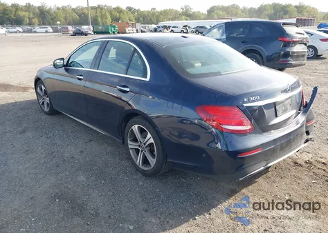 2018 Mercedes-Benz E 300 4Matic z USA, uszkodzony, nr VIN WDDZF4KB8JA436513